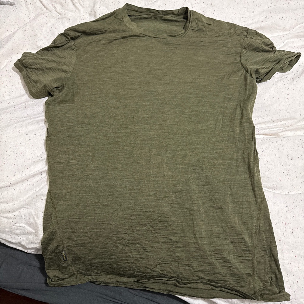 Icebreaker men’s small t shirt olive green